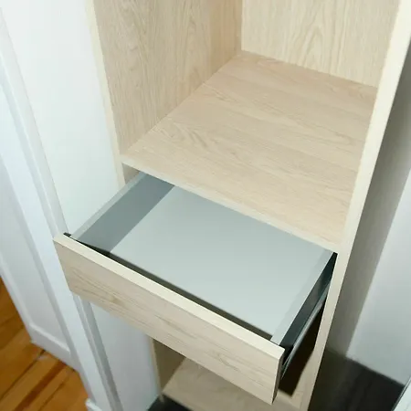 3 Bedrooms Compans Apartment *